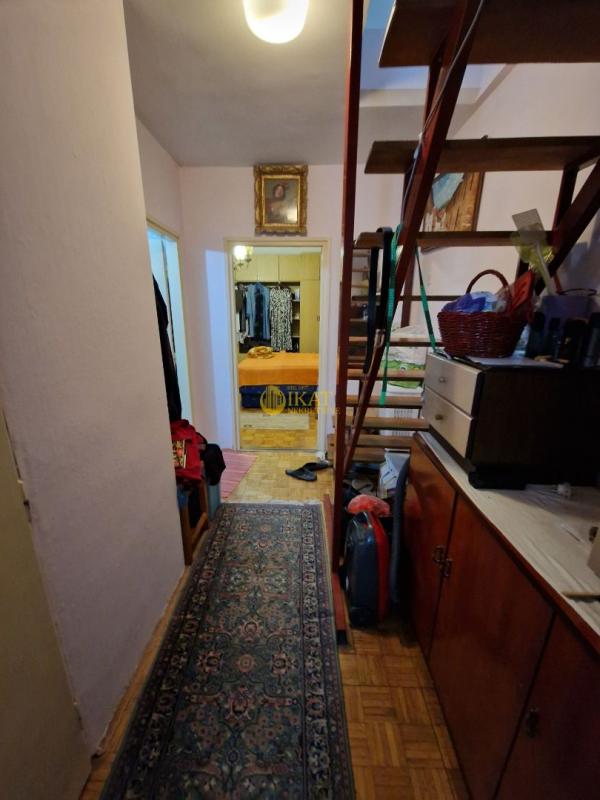 Stan na prodaju u Beogradu, Petlovo brdo, cetvorosoban, 82m2, cena 150000 evra