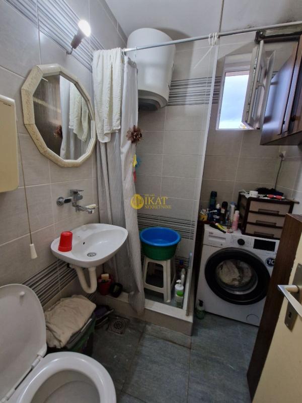 Stan na prodaju u Beogradu, Petlovo brdo, cetvorosoban, 82m2, cena 150000 evra