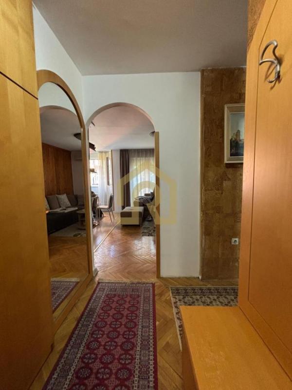 Stan na prodaju u Beogradu, Banovo brdo, trosoban, 65m2, cena 180000 evra