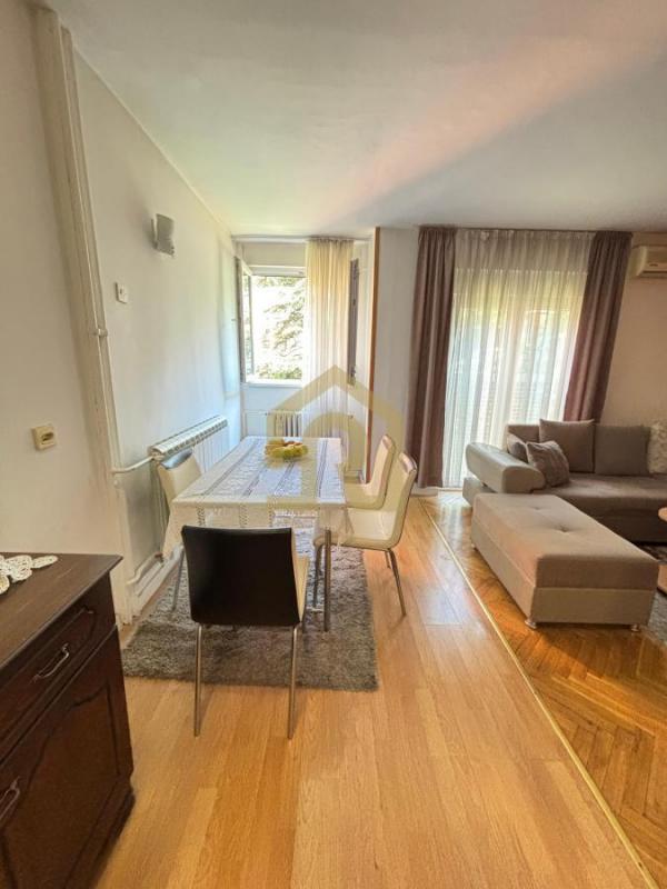 Stan na prodaju u Beogradu, Banovo brdo, trosoban, 65m2, cena 180000 evra