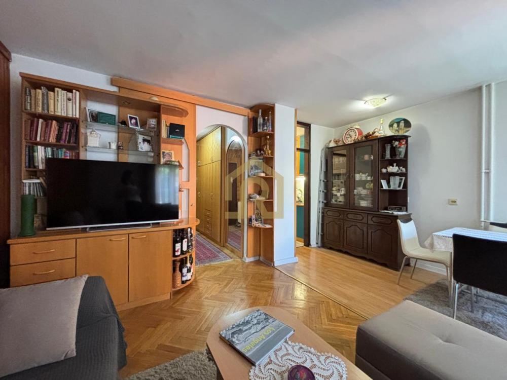 Stan na prodaju u Beogradu, Banovo brdo, trosoban, 65m2, cena 180000 evra
