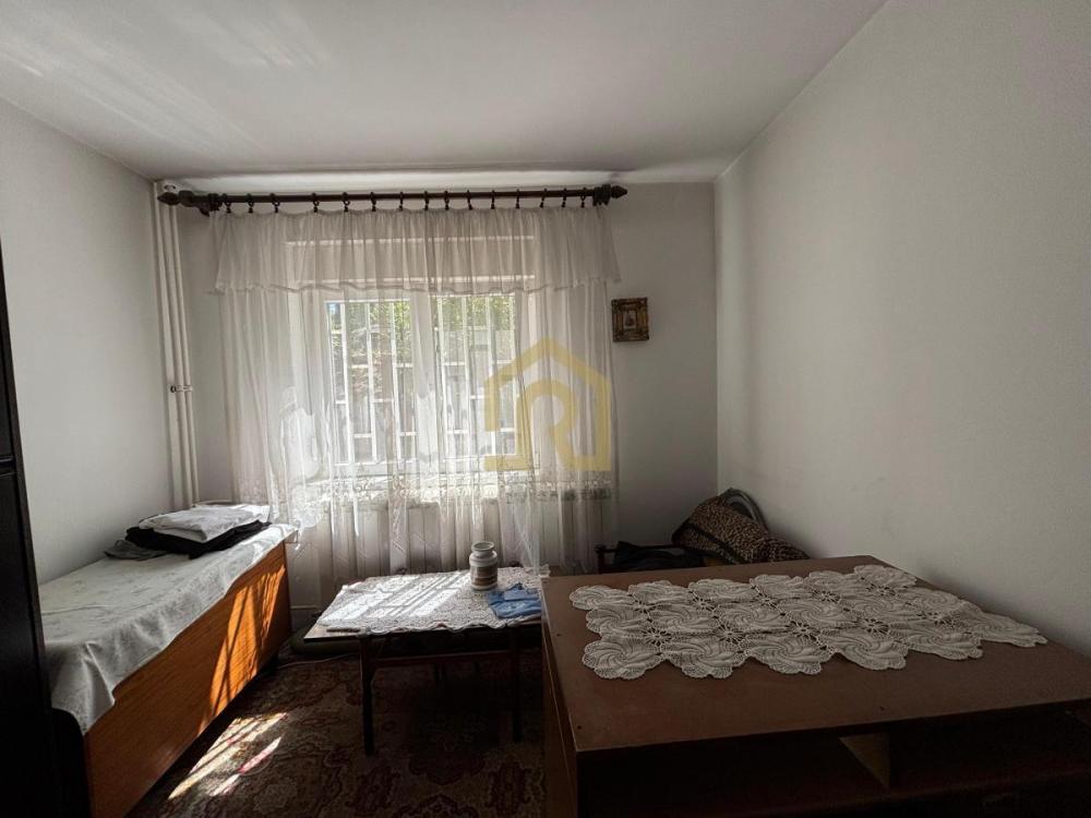 Stan na prodaju u Beogradu, Banovo brdo, trosoban, 65m2, cena 180000 evra