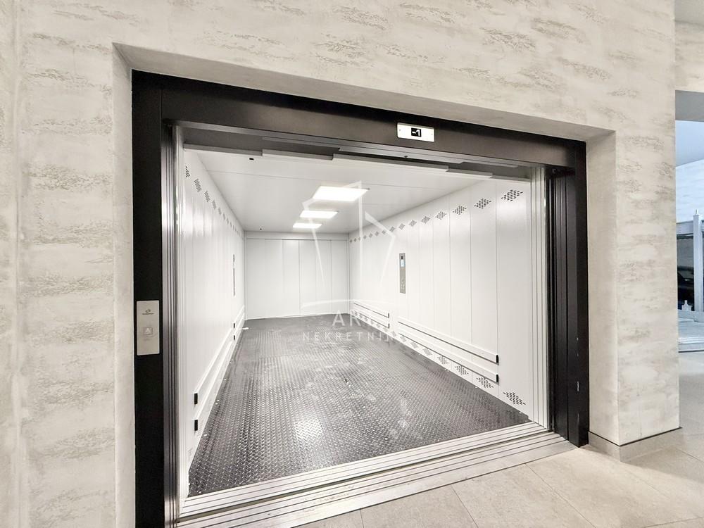Stan na prodaju u Beogradu, Vračar (Hram), cetvorosoban, 180m2, cena 1386000 evra