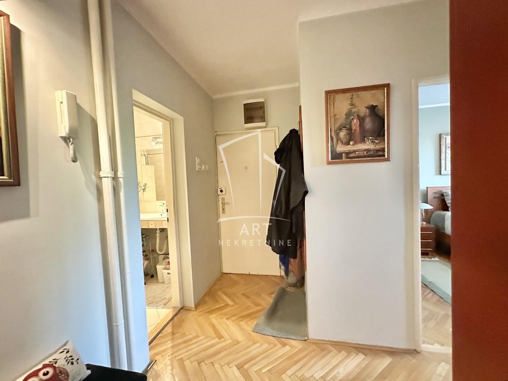 Stan na prodaju u Beogradu, Voždovac, dvoiposoban, 63m2, cena 230000 evra
