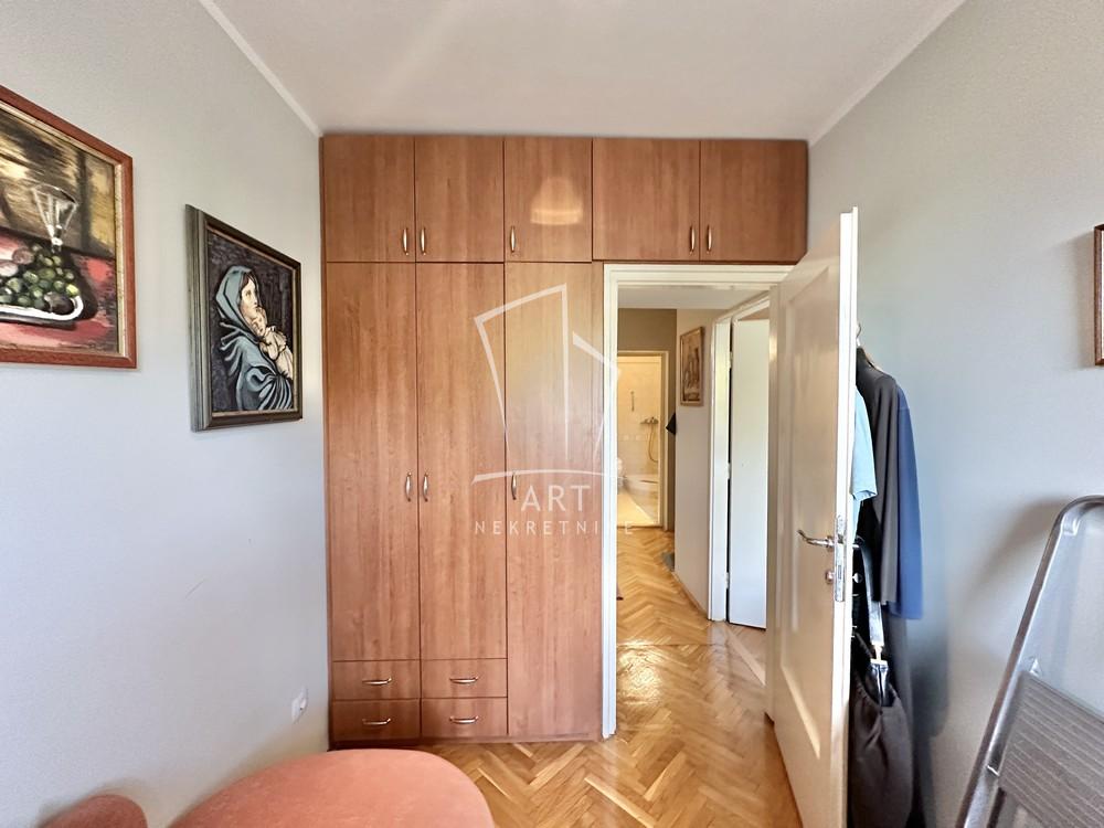 Stan na prodaju u Beogradu, Voždovac, dvoiposoban, 63m2, cena 230000 evra