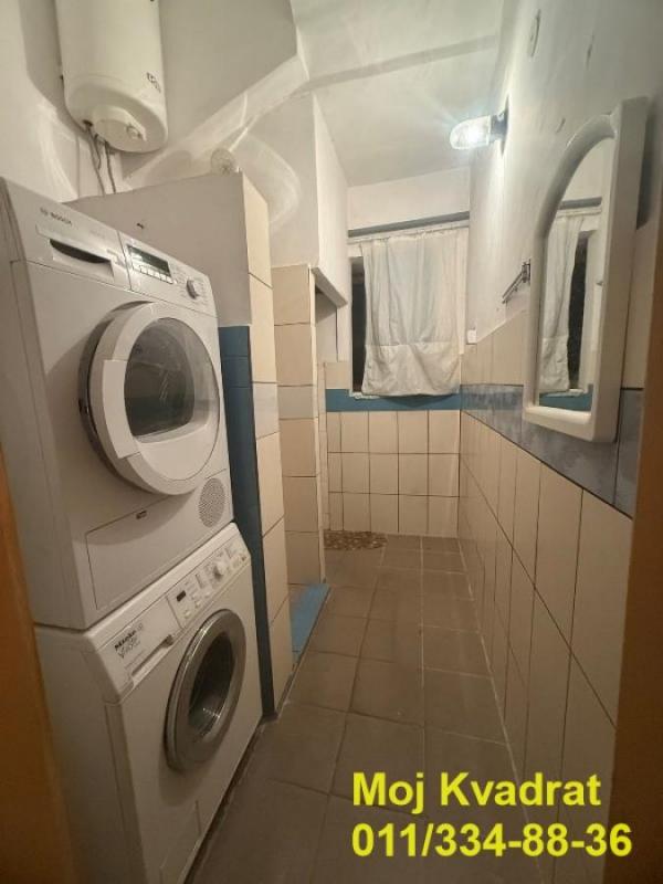 Stan na prodaju u Beogradu, Senjak, dvoiposoban, 38m2, cena 145500 evra