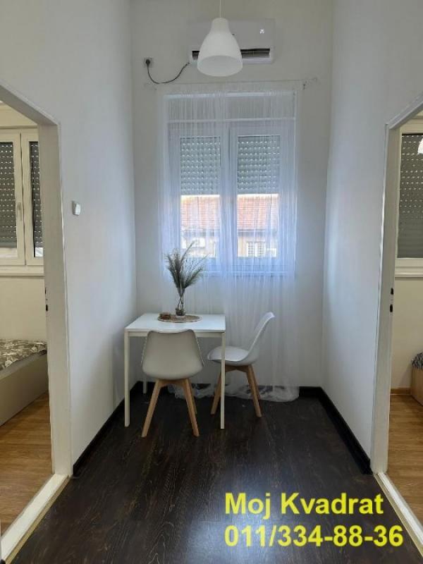 Stan na prodaju u Beogradu, Senjak, dvoiposoban, 38m2, cena 145500 evra