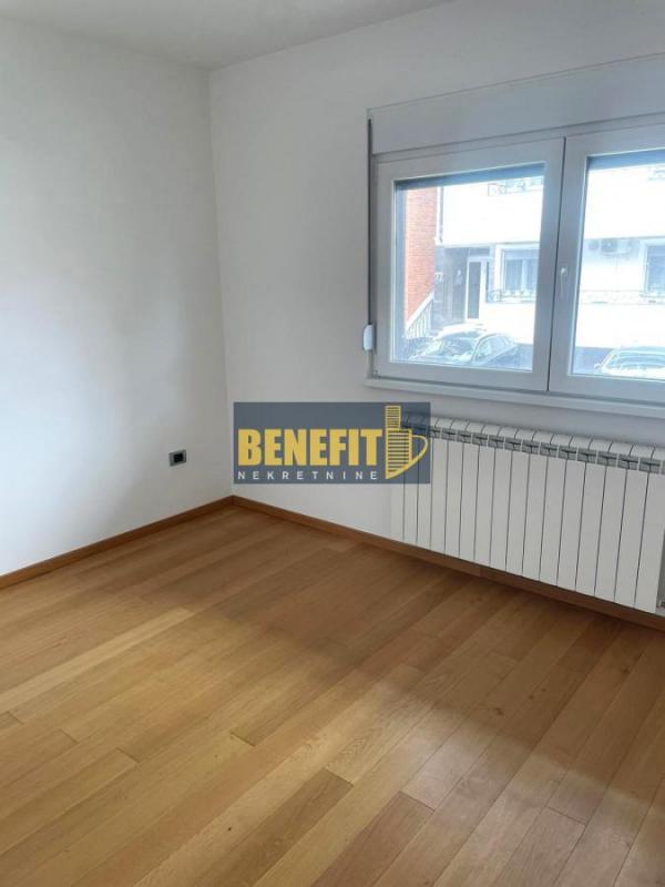 Stan na prodaju u Beogradu, Autokomanda, cetvorosoban, 88m2, cena 264000 evra