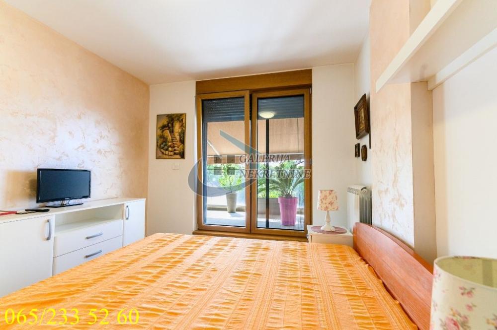 Stan na prodaju u Beogradu, Zemun, dvosoban, 60m2, cena 245000 evra