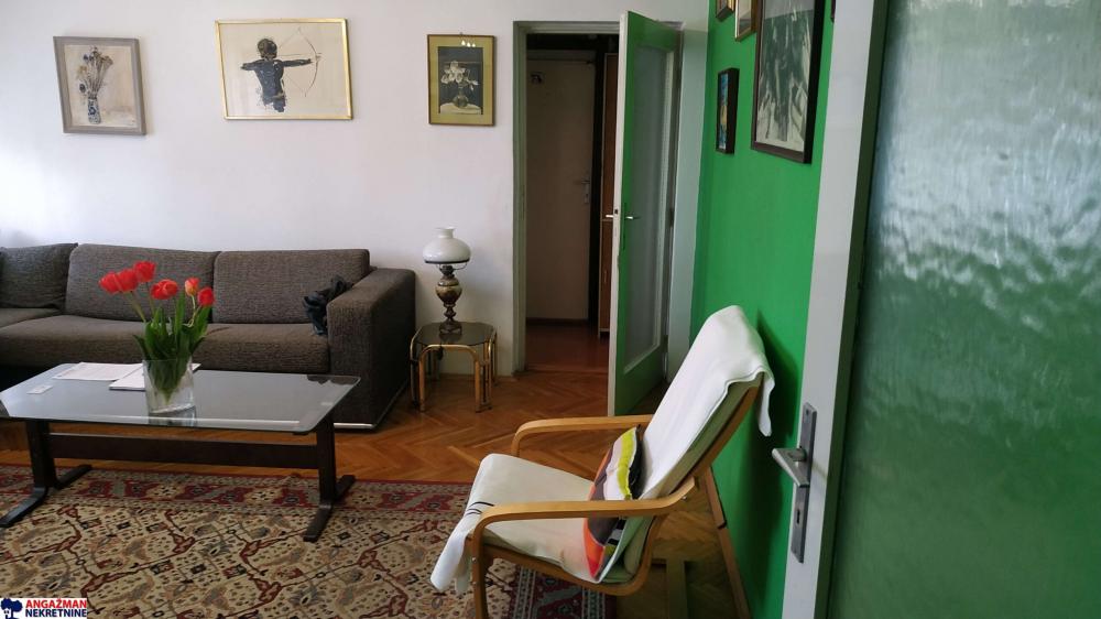 Stan na prodaju u Beogradu, Novi Beograd blok 33 (Genex kula), troiposoban, 90m2, cena 265000 evra