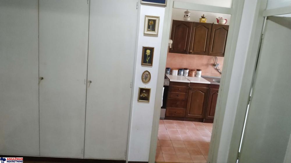 Stan na prodaju u Beogradu, Novi Beograd blok 33 (Genex kula), troiposoban, 90m2, cena 265000 evra