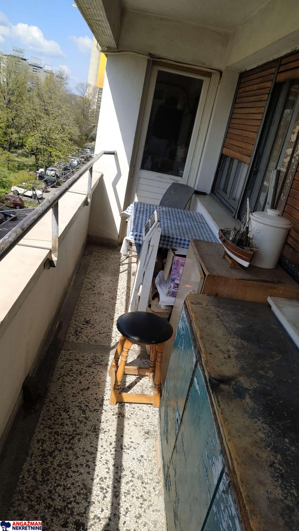 Stan na prodaju u Beogradu, Novi Beograd blok 33 (Genex kula), troiposoban, 90m2, cena 265000 evra
