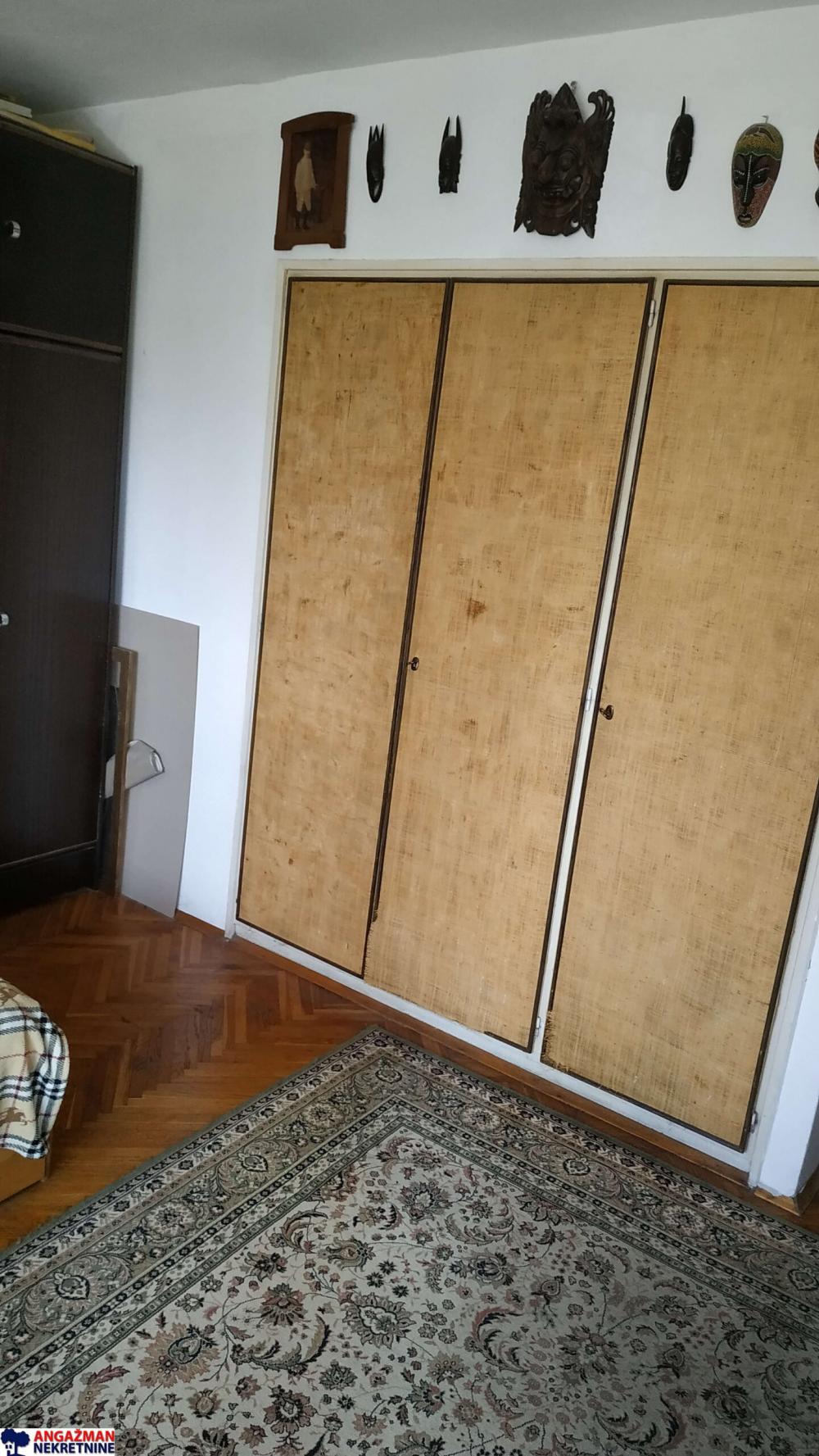 Stan na prodaju u Beogradu, Novi Beograd blok 33 (Genex kula), troiposoban, 90m2, cena 265000 evra
