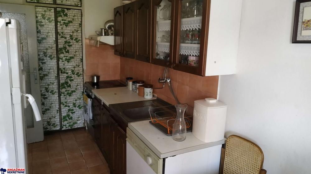 Stan na prodaju u Beogradu, Novi Beograd blok 33 (Genex kula), troiposoban, 90m2, cena 265000 evra