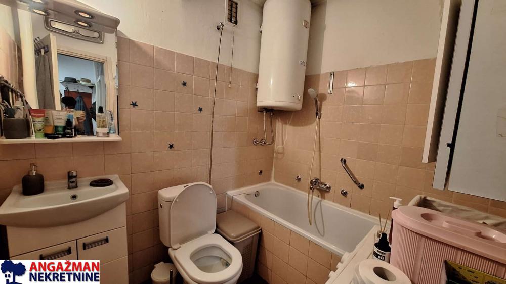 Stan na prodaju u Beogradu, Novi Beograd, dvosoban, 67m2, cena 240000 evra