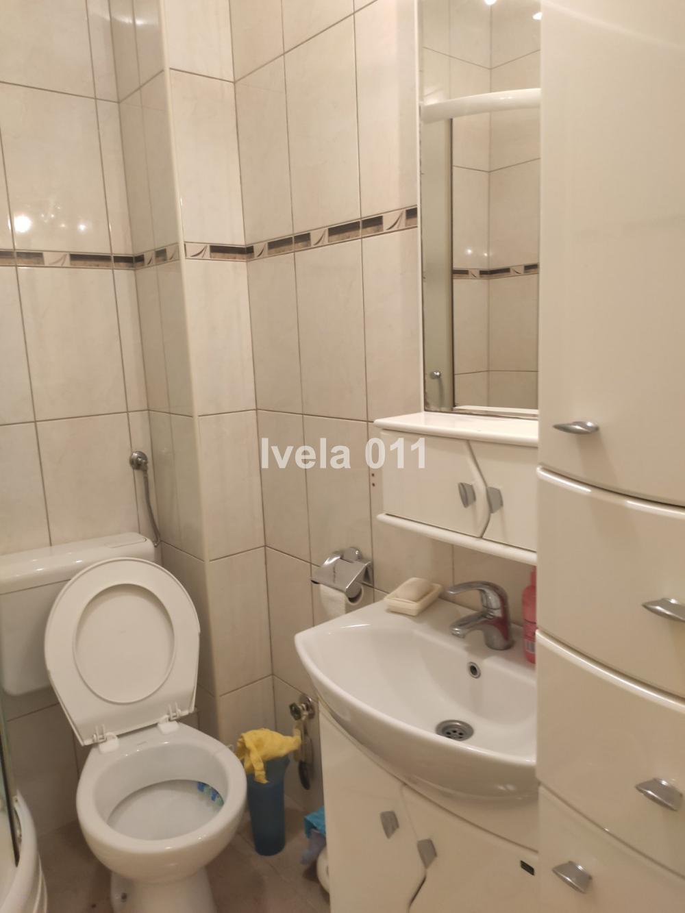 Stan na prodaju u Beogradu, Petlovo brdo, trosoban, 62m2, cena 130000 evra