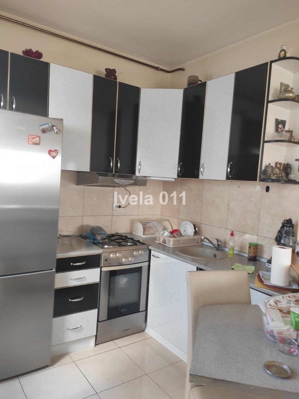 Stan na prodaju u Beogradu, Petlovo brdo, trosoban, 62m2, cena 130000 evra