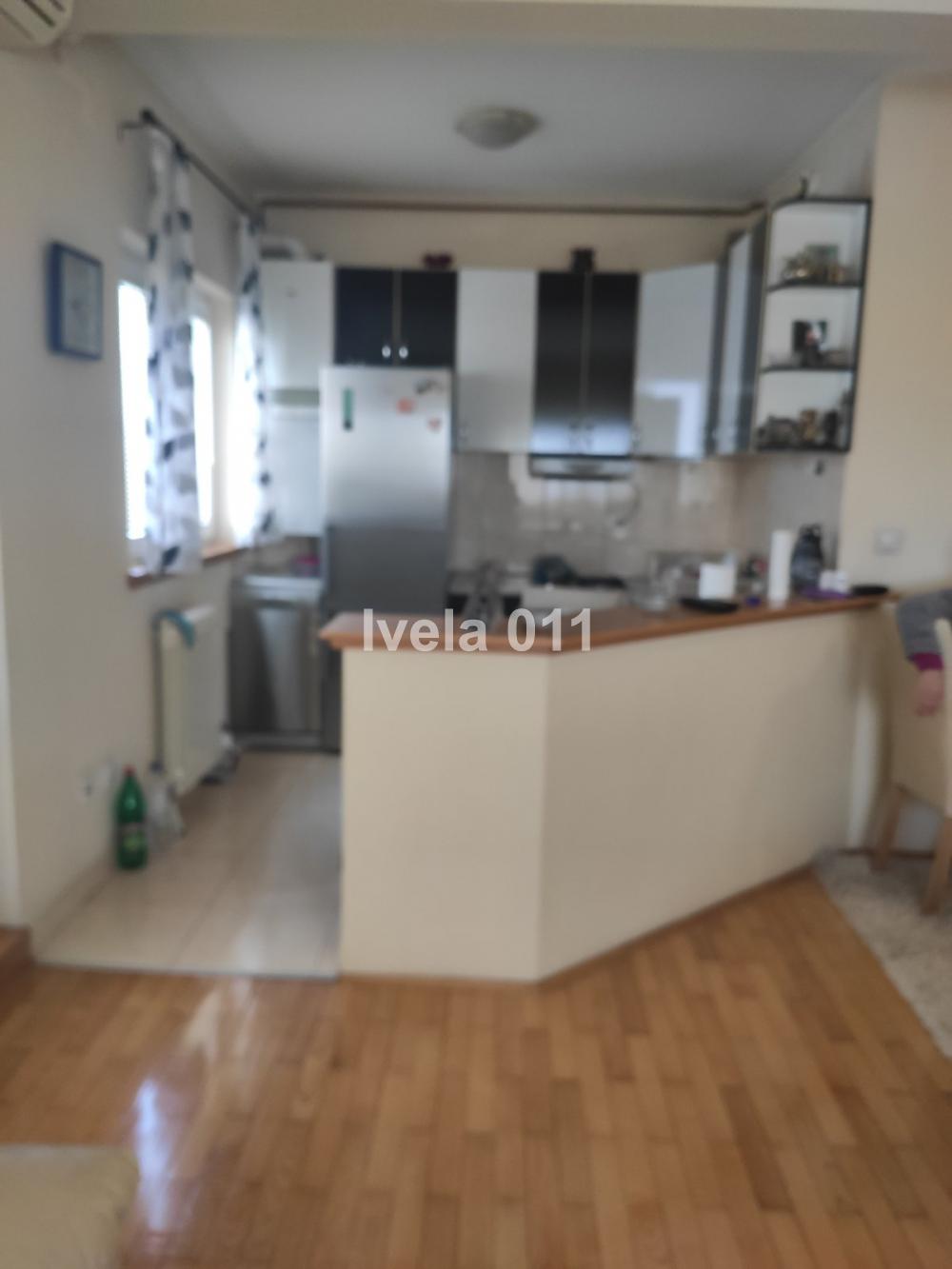 Stan na prodaju u Beogradu, Petlovo brdo, trosoban, 62m2, cena 130000 evra