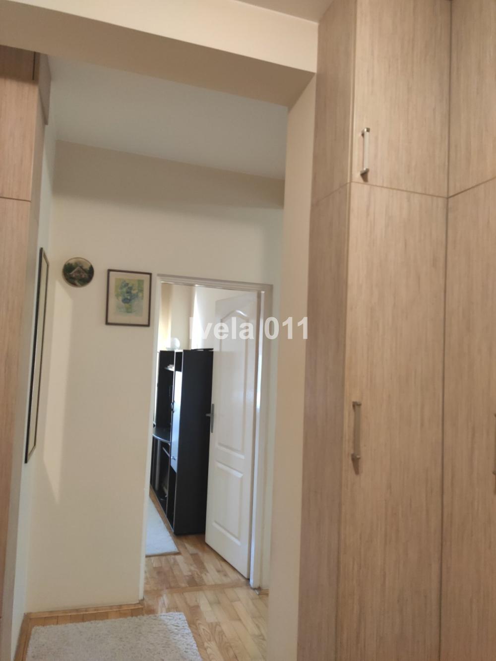 Stan na prodaju u Beogradu, Petlovo brdo, trosoban, 62m2, cena 130000 evra