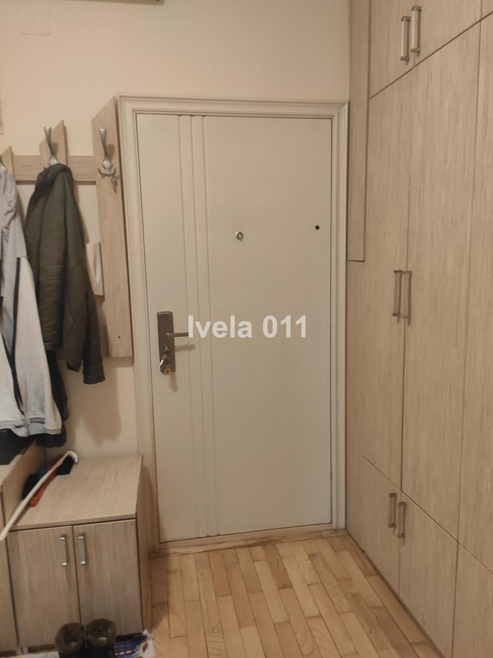 Stan na prodaju u Beogradu, Petlovo brdo, trosoban, 62m2, cena 130000 evra