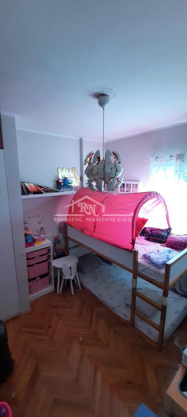 Stan na prodaju u Beogradu, Banjica, trosoban, 69m2, cena 160000 evra