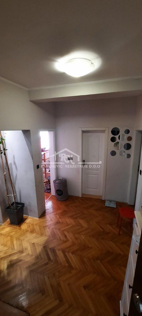 Stan na prodaju u Beogradu, Banjica, trosoban, 69m2, cena 160000 evra
