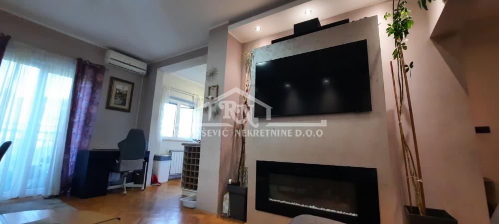 Stan na prodaju u Beogradu, Banjica, trosoban, 69m2, cena 160000 evra