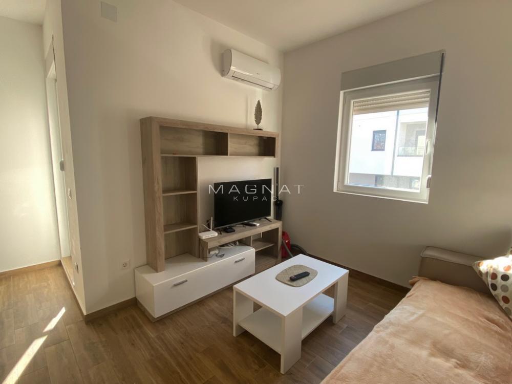 Stan na prodaju u Beogradu, Surčin, trosoban, 67m2, cena 145000 evra