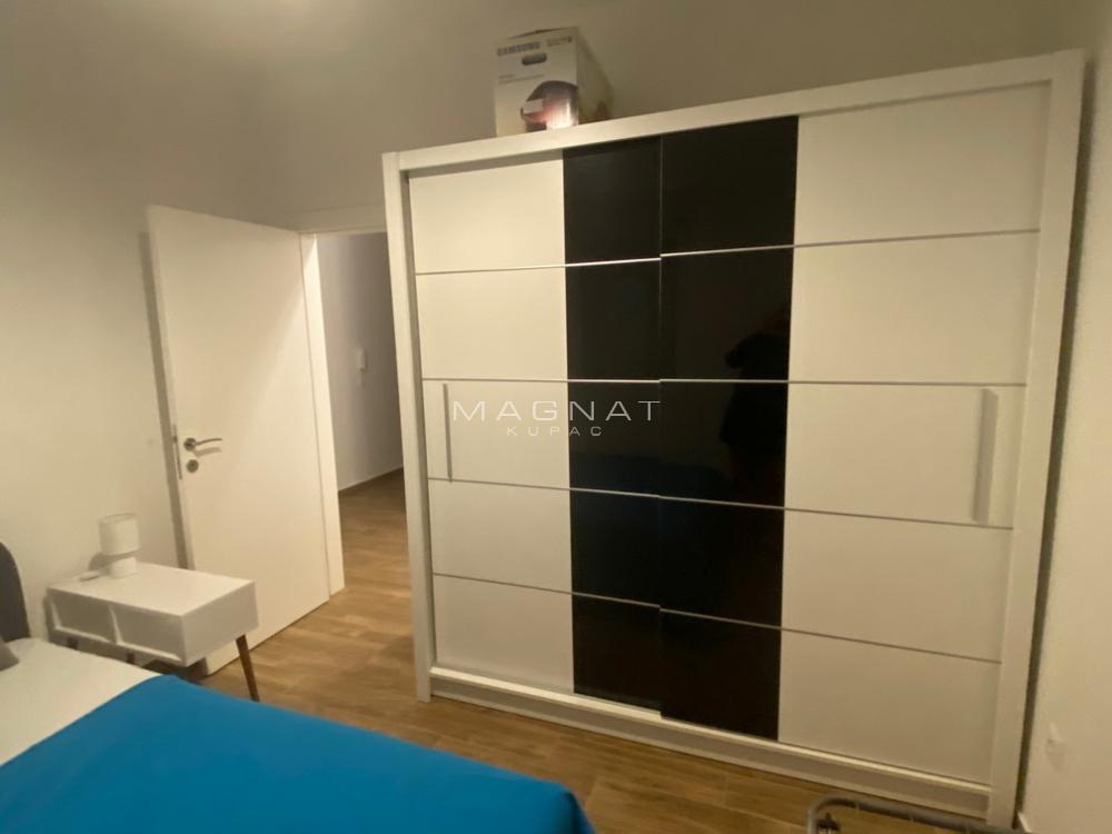 Stan na prodaju u Beogradu, Surčin, trosoban, 67m2, cena 145000 evra