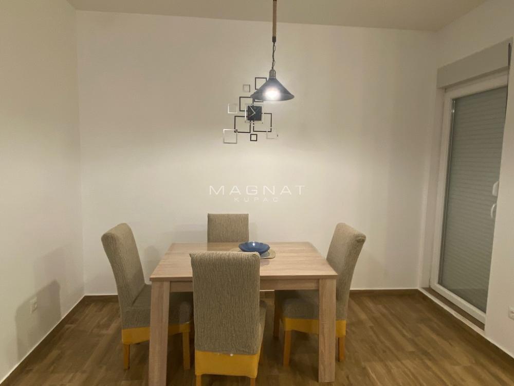 Stan na prodaju u Beogradu, Surčin, trosoban, 67m2, cena 145000 evra