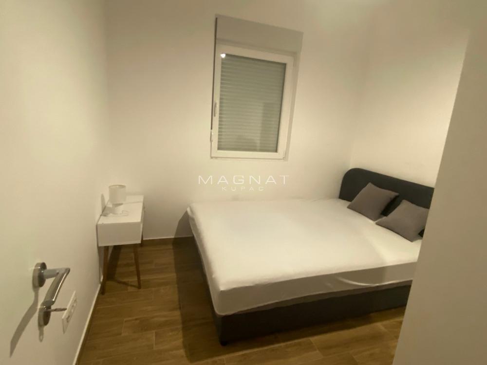 Stan na prodaju u Beogradu, Surčin, trosoban, 67m2, cena 145000 evra