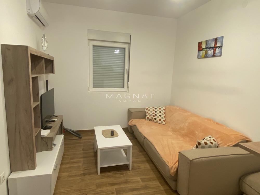Stan na prodaju u Beogradu, Surčin, trosoban, 67m2, cena 145000 evra