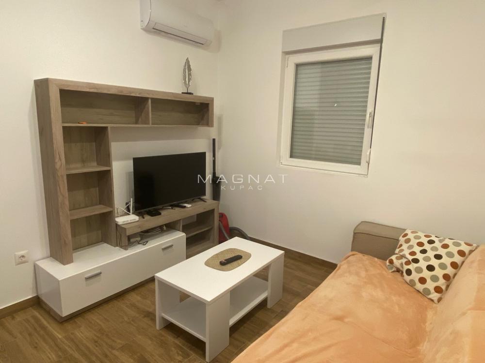 Stan na prodaju u Beogradu, Surčin, trosoban, 67m2, cena 145000 evra
