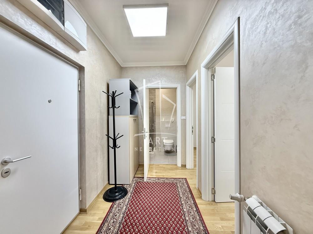 Stan na prodaju u Beogradu, Vračar, trosoban, 82m2, cena 265000 evra