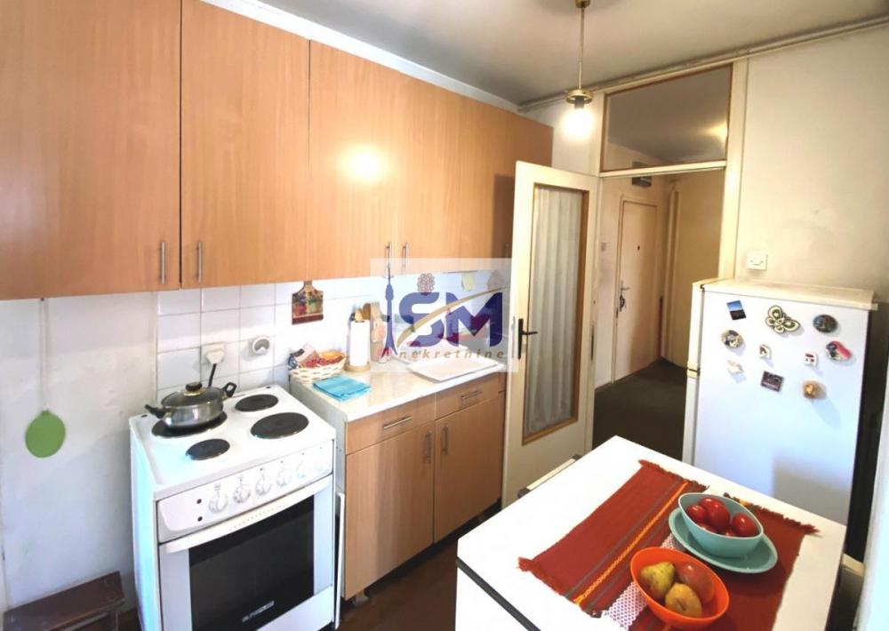 Stan na prodaju u Beogradu, Novi Beograd blok 63, dvoiposoban, 65m2, cena 165000 evra