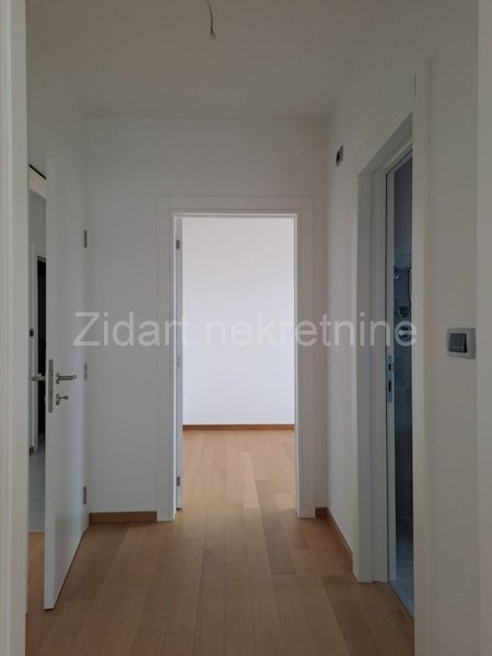 Stan na prodaju u Beogradu, Autokomanda, trosoban, 92m2, cena 262200 evra