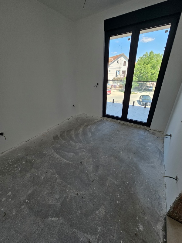 Stan na prodaju u Beogradu, Surčin, trosoban, 60m2, cena 96000 evra