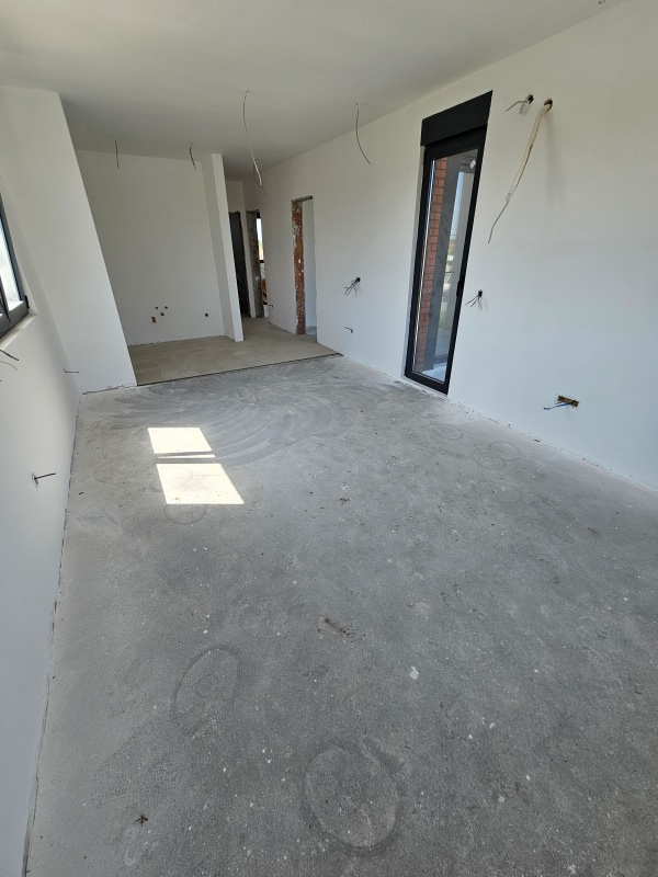 Stan na prodaju u Beogradu, Surčin, trosoban, 60m2, cena 96000 evra