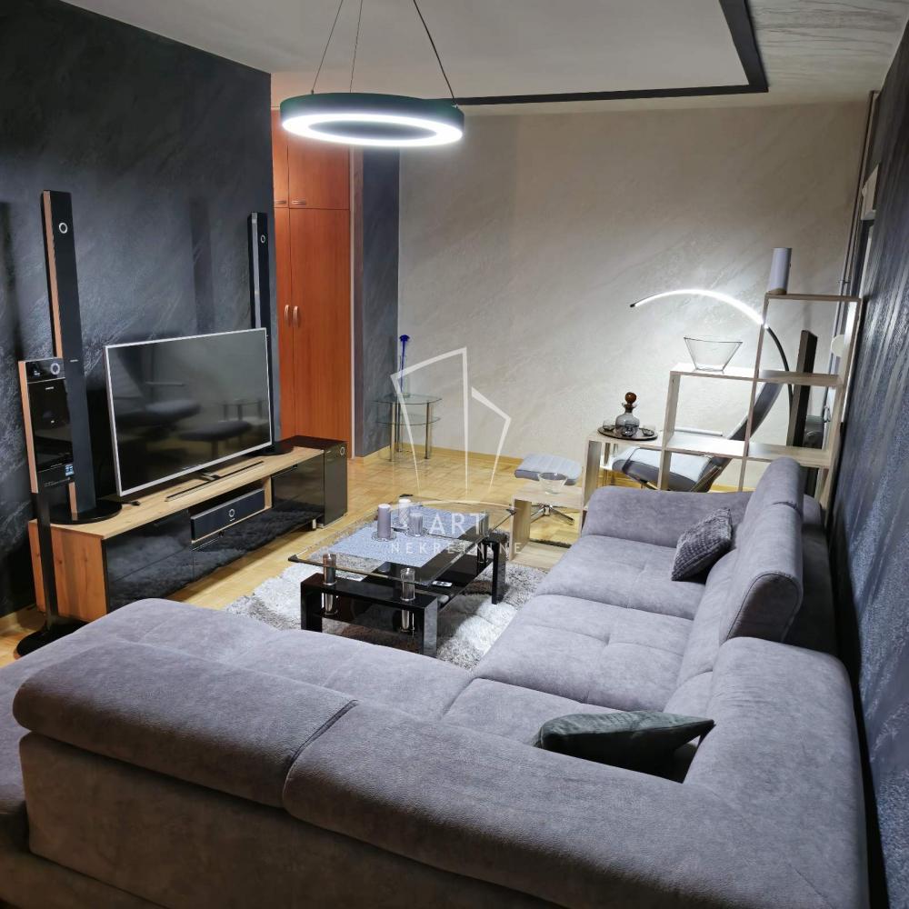 Stan na prodaju u Beogradu, Novi Beograd, dvoiposoban, 75m2, cena 233000 evra