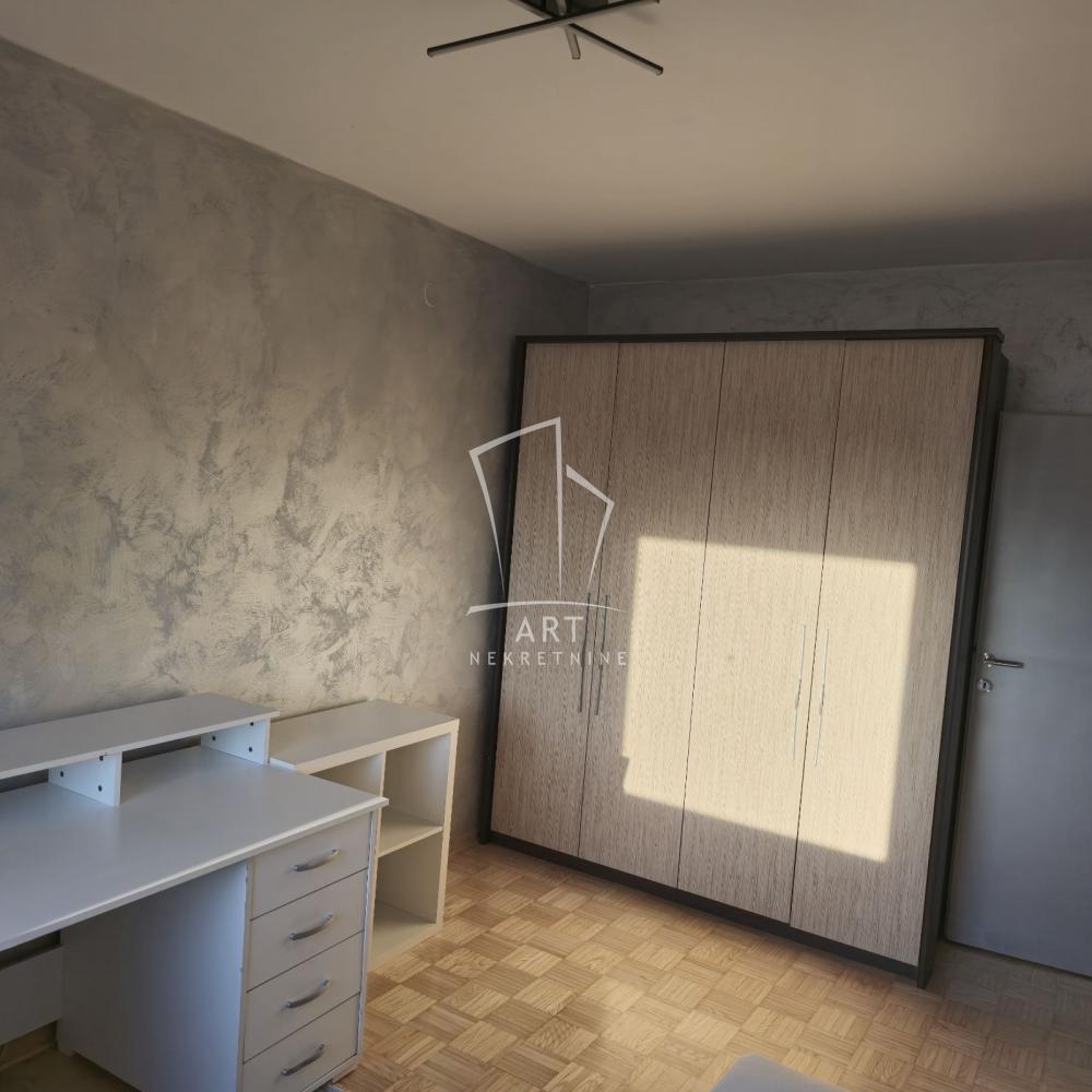 Stan na prodaju u Beogradu, Novi Beograd, dvoiposoban, 75m2, cena 233000 evra