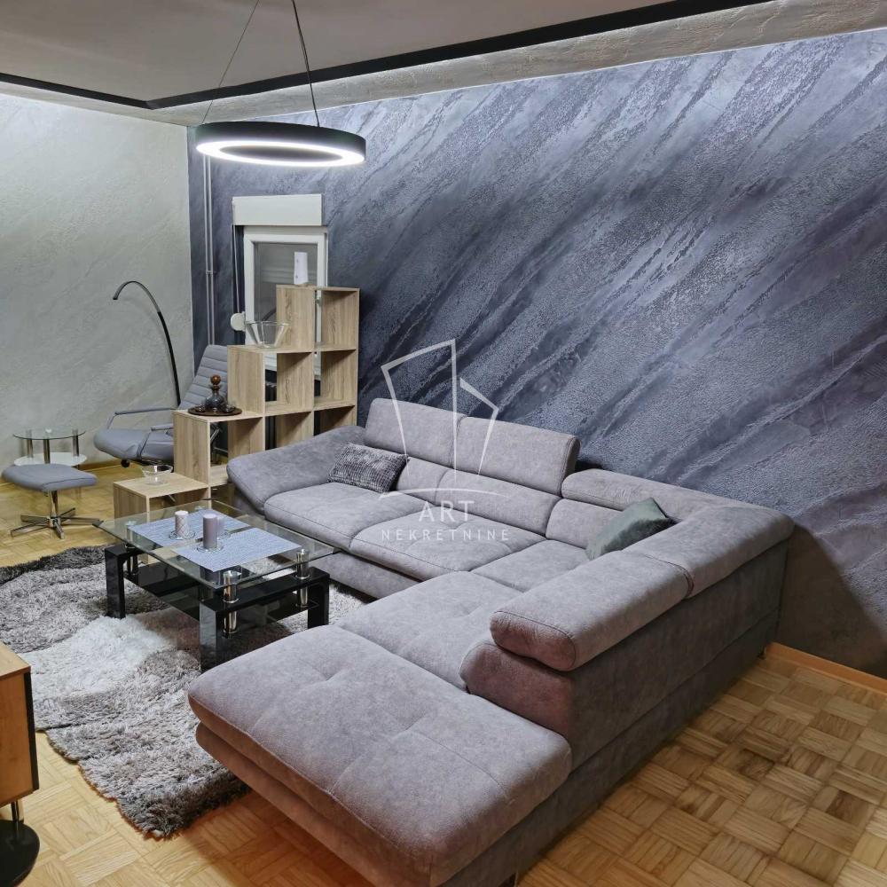 Stan na prodaju u Beogradu, Novi Beograd, dvoiposoban, 75m2, cena 233000 evra