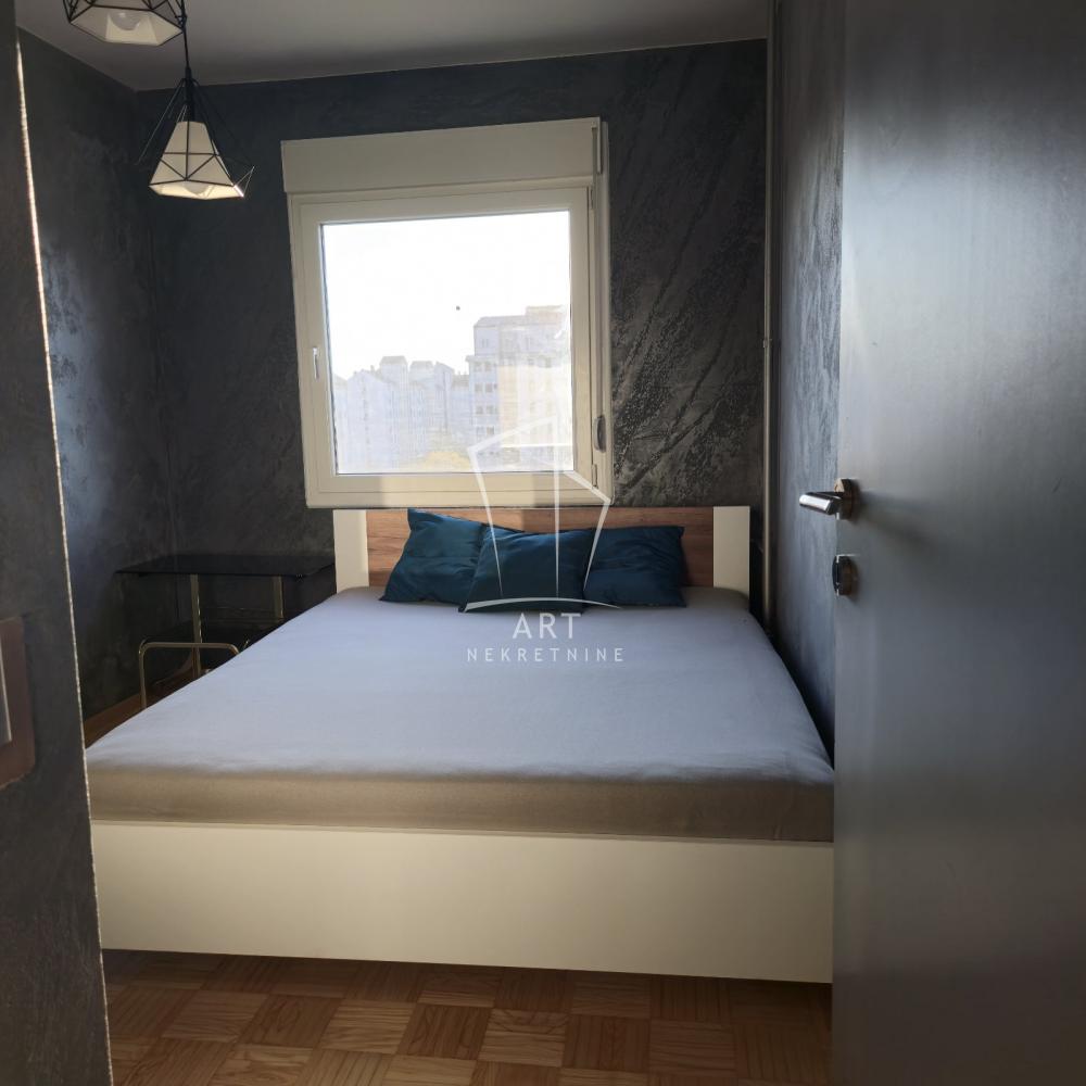 Stan na prodaju u Beogradu, Novi Beograd, dvoiposoban, 75m2, cena 233000 evra