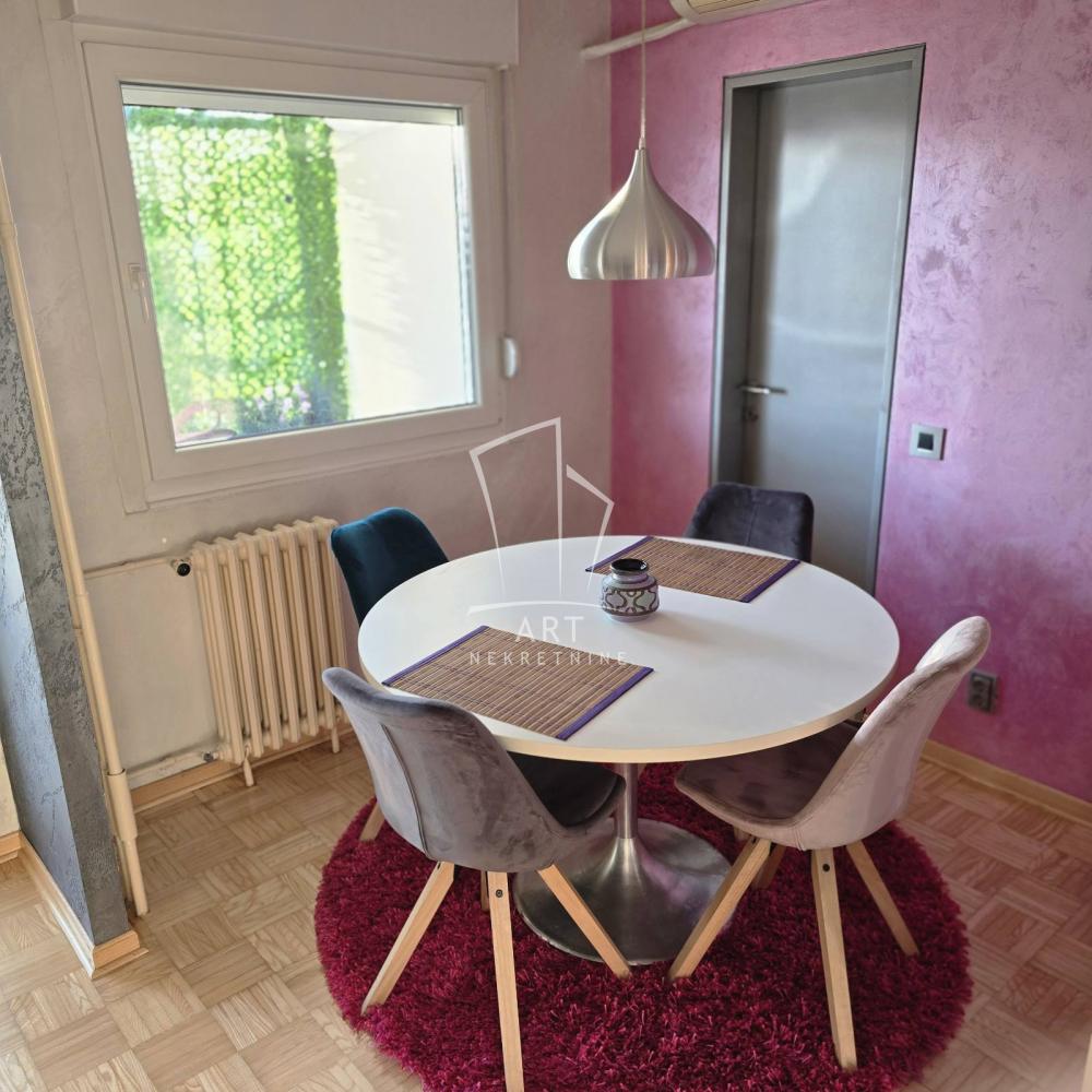 Stan na prodaju u Beogradu, Novi Beograd, dvoiposoban, 75m2, cena 233000 evra