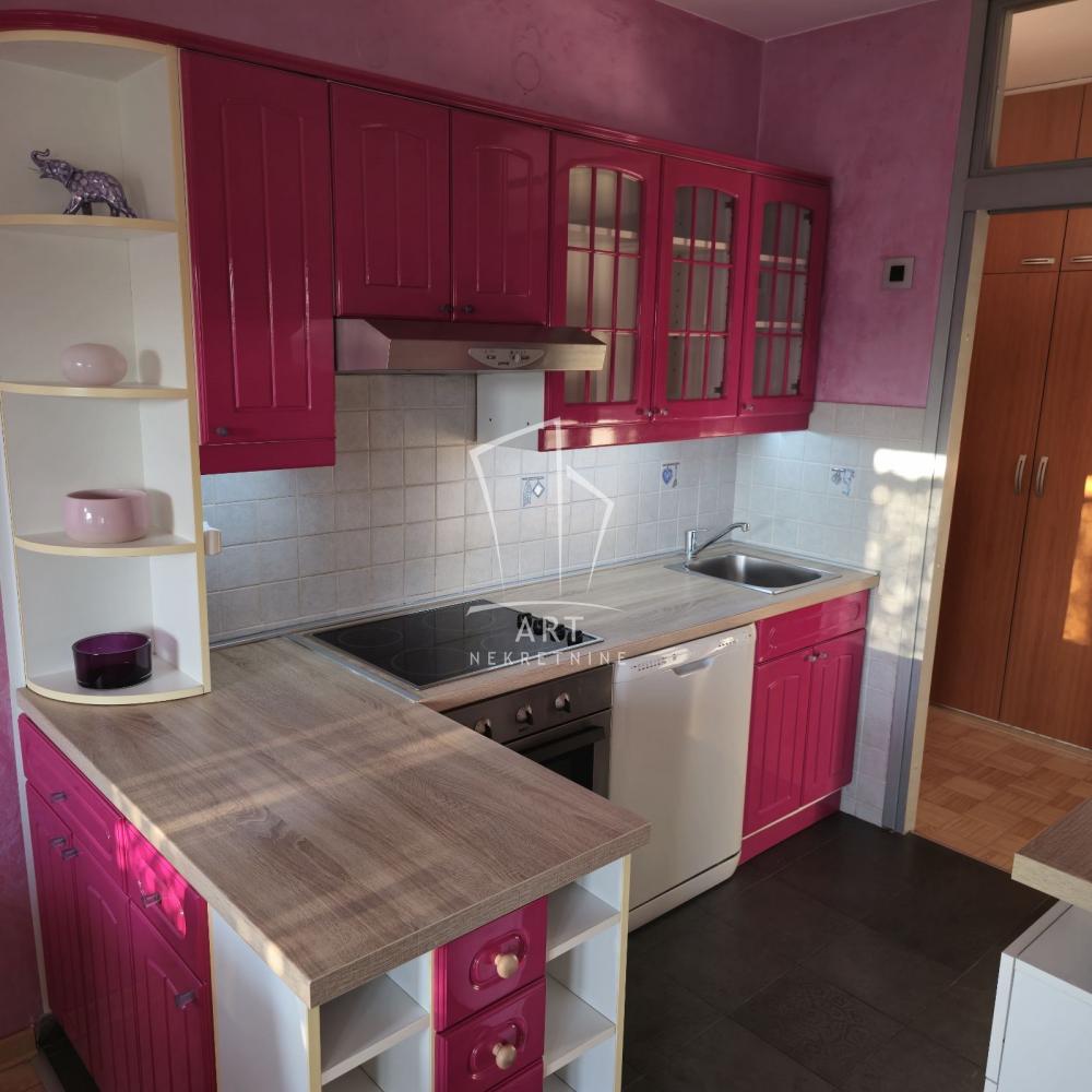 Stan na prodaju u Beogradu, Novi Beograd, dvoiposoban, 75m2, cena 233000 evra