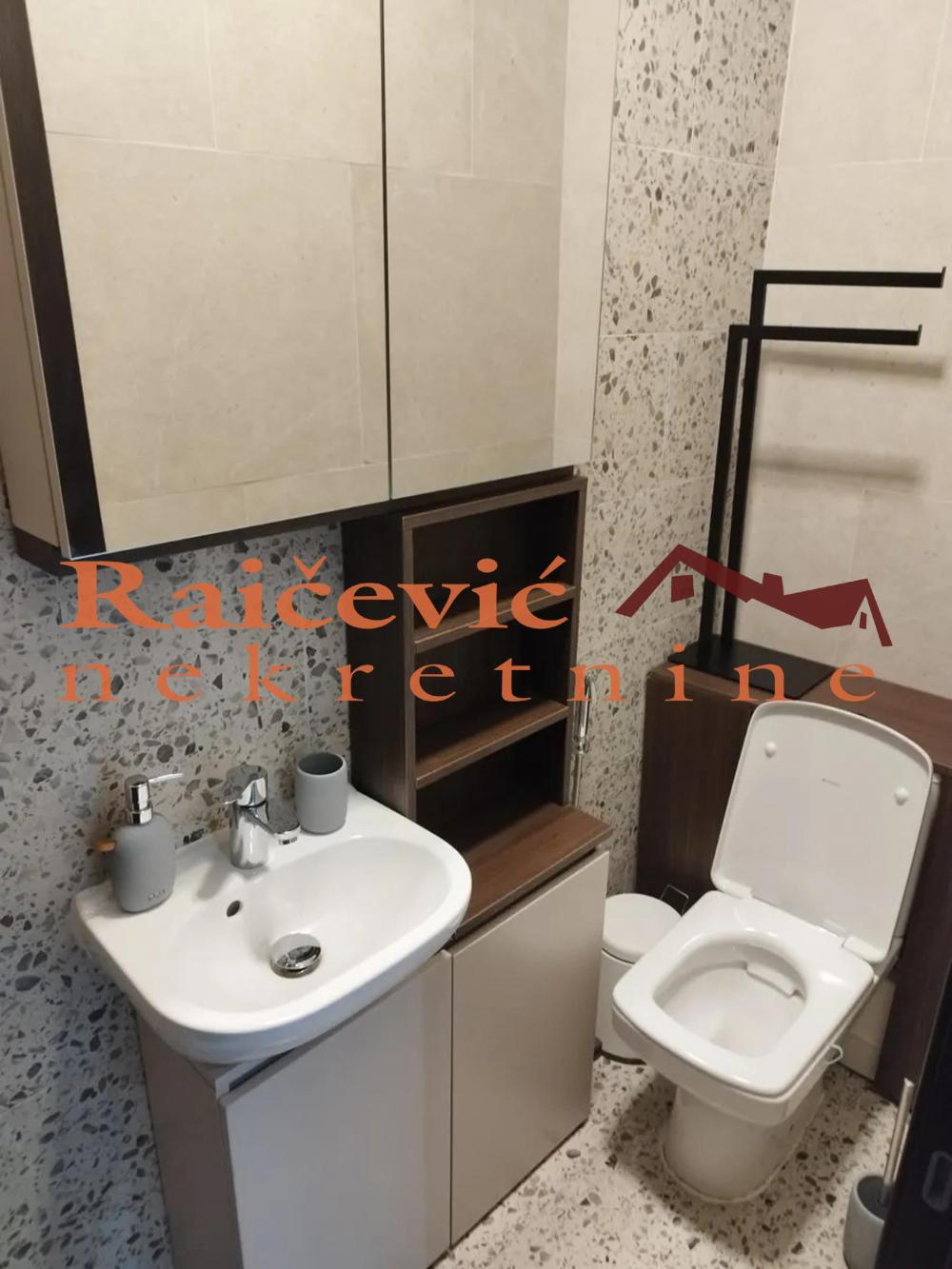 Stan na prodaju u Beogradu, Beograd (centar), cetvorosoban, 79m2, cena 285000 evra
