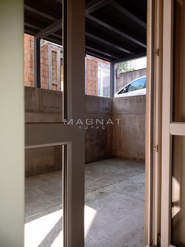 Stan na prodaju u Beogradu, Voždovac, troiposoban, 60m2, cena 195000 evra