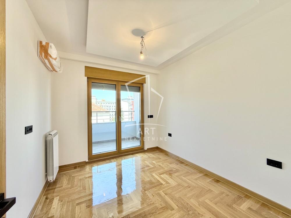Stan na prodaju u Beogradu, Vukov spomenik, trosoban, 91m2, cena 330000 evra