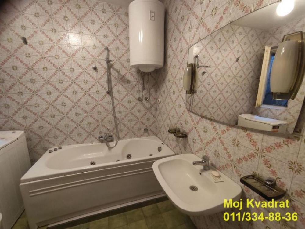Stan na prodaju u Beogradu, Zeleni venac, trosoban, 72m2, cena 215000 evra