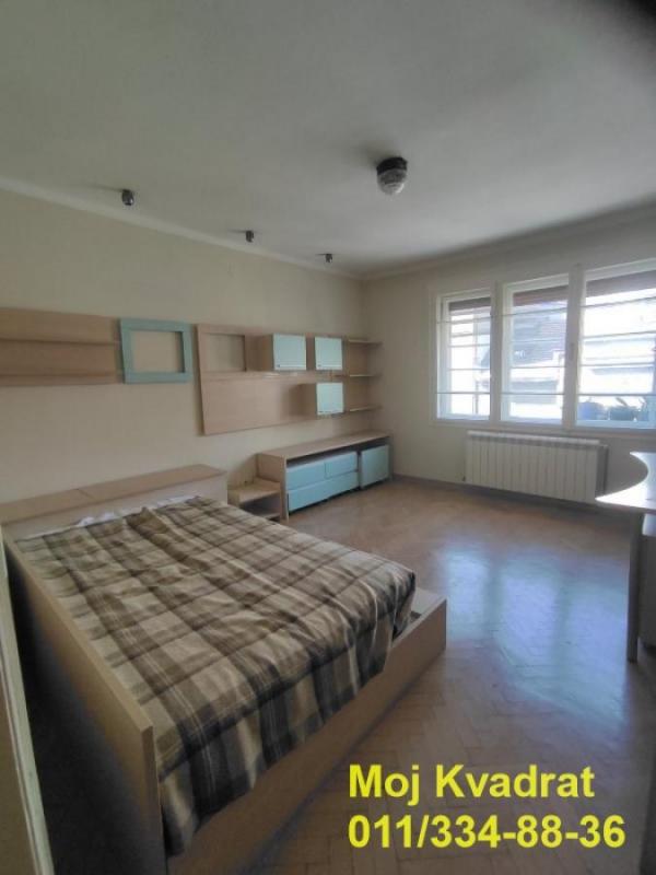 Stan na prodaju u Beogradu, Zeleni venac, trosoban, 72m2, cena 215000 evra