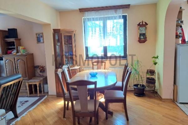 Stan na prodaju u Beogradu, Kumodraž, troiposoban, 95m2, cena 190000 evra